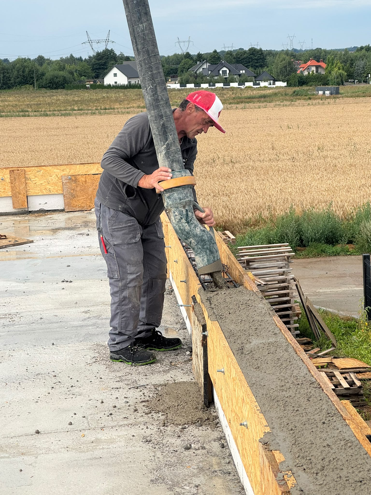 Ile kosztuje budowa domu w 2026 roku? Kosztorys etapami